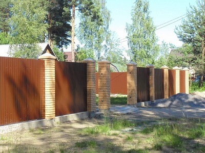 Монтаж забора из металлопрофия в Рогачеве