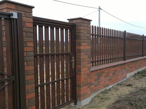 Установка забора из металлоштакетника в Рогачеве